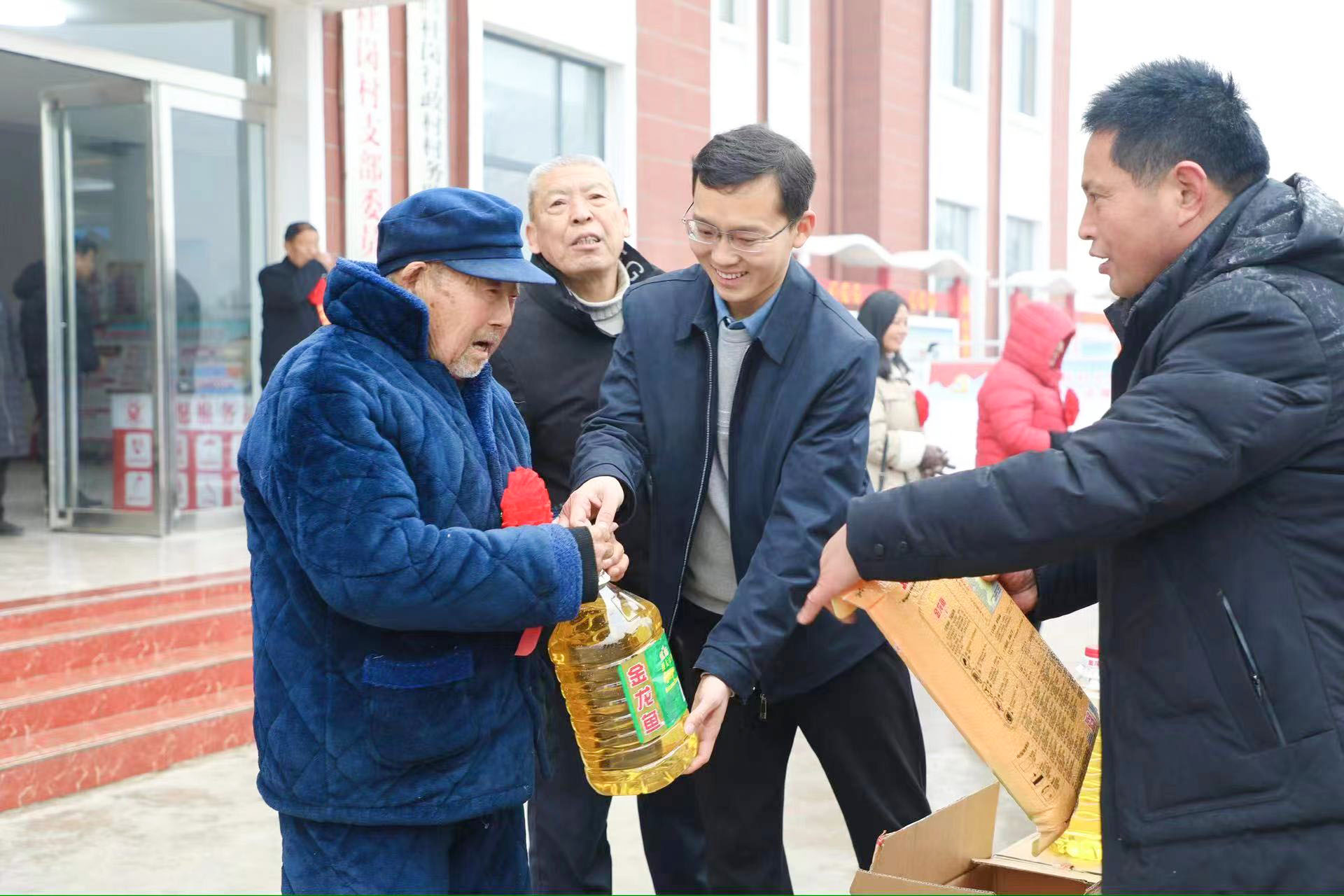 河南远大锅炉真诚献爱心